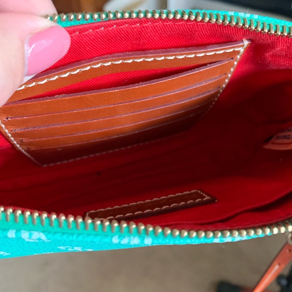 Dooney and Bourke cross body bag. - Picture 8 of 9